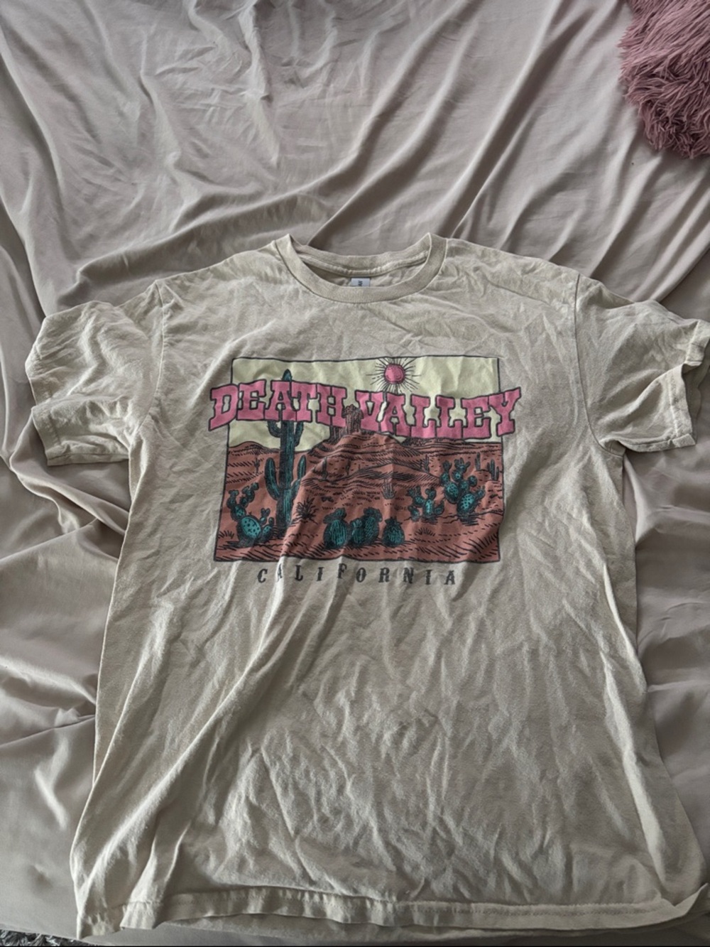 Rue21 Beige Short Sleeve Death Valley Graphic Tee with Pink & Green Print